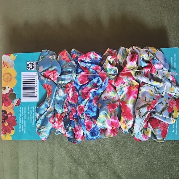 Pioneer Woman Floral Scrunchies Set - Picture 2 of 7